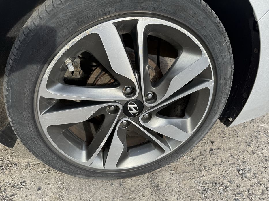 Покрышка все сезонка 215/45/17………………..