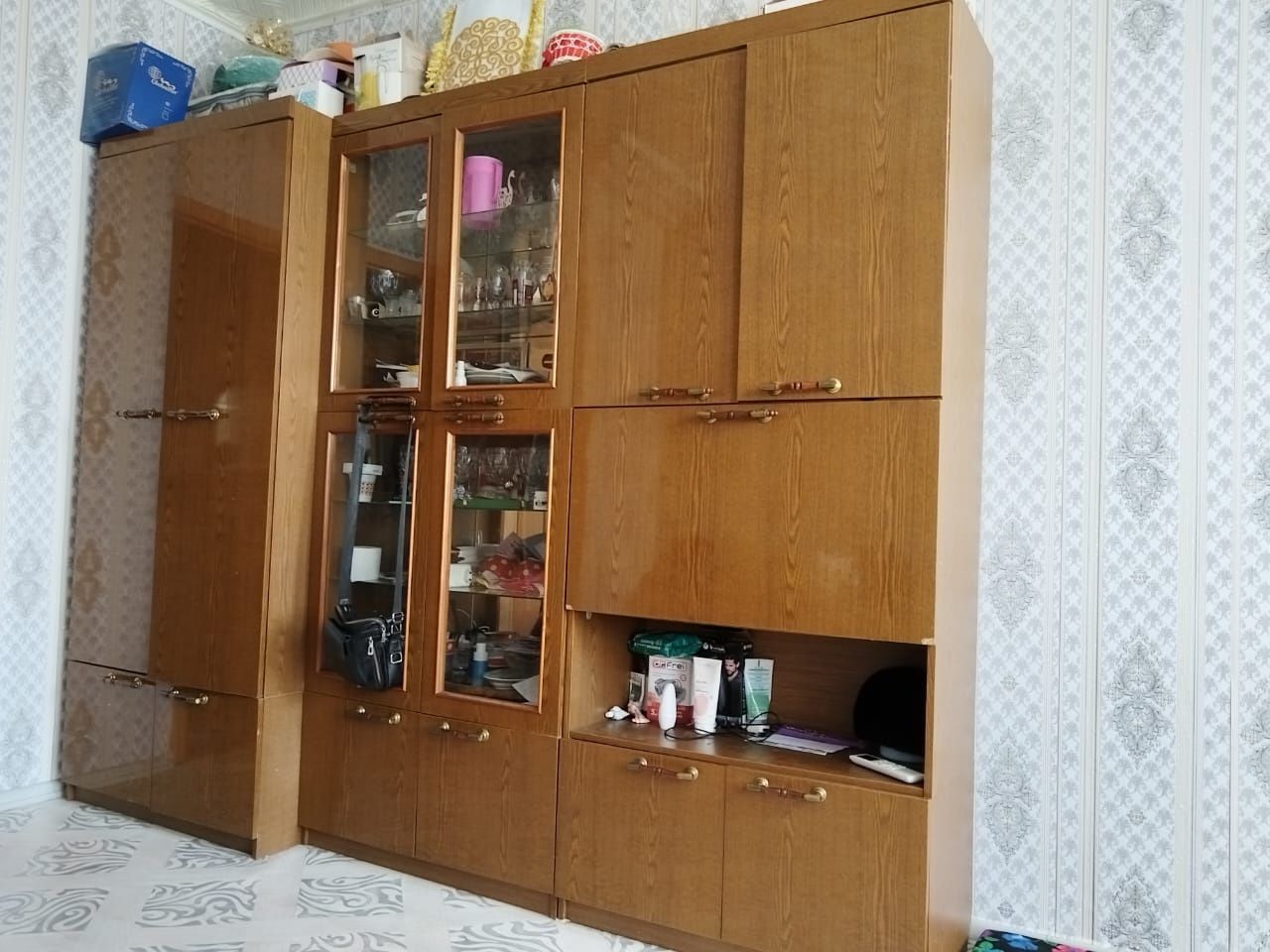 Продам мебели прихожу и стеный шкаф