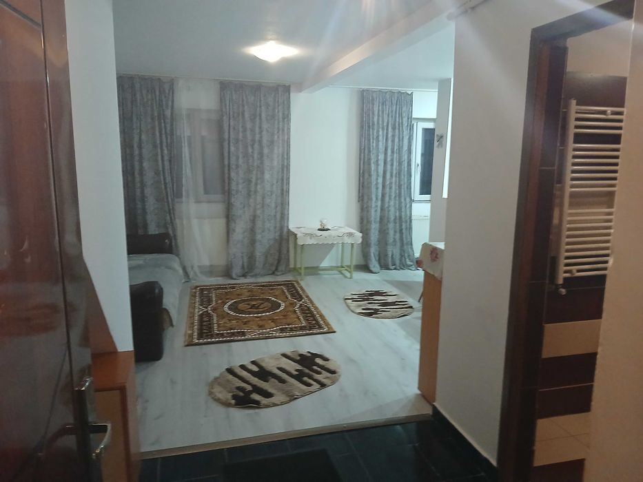 inchiriez apartament la mansarda