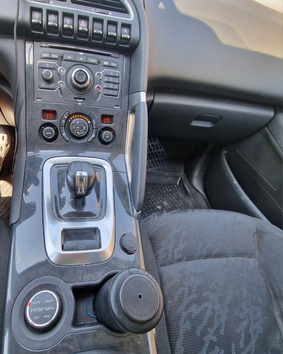 Vând urgent PEUGEOT 3008 2.0 hybrid