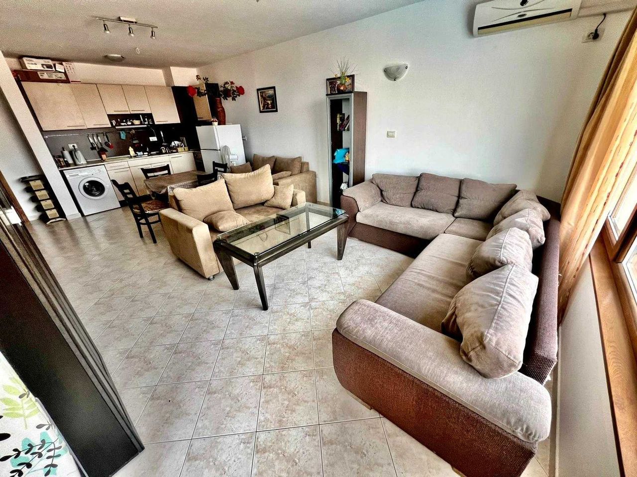 Продава се Двустаен апартамент в Свети Влас - 70 кв.м за 1543 €/кв.м - Снимка #2