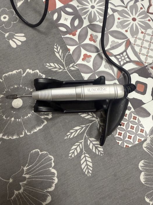 Aspirator praf unghii cu freza si lampa