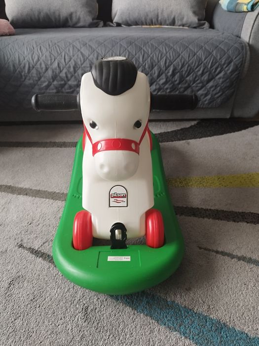 Vând căluț cu balansoar din plastic.