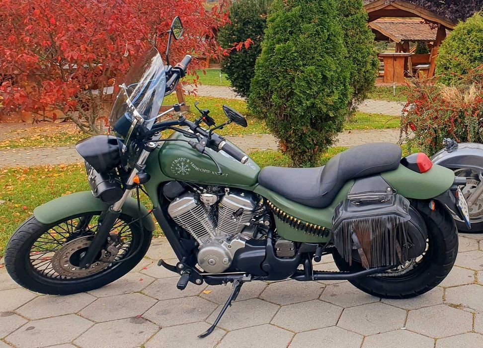 Honda Shadow VT 600 CX cu personalitate unică, stil militar
