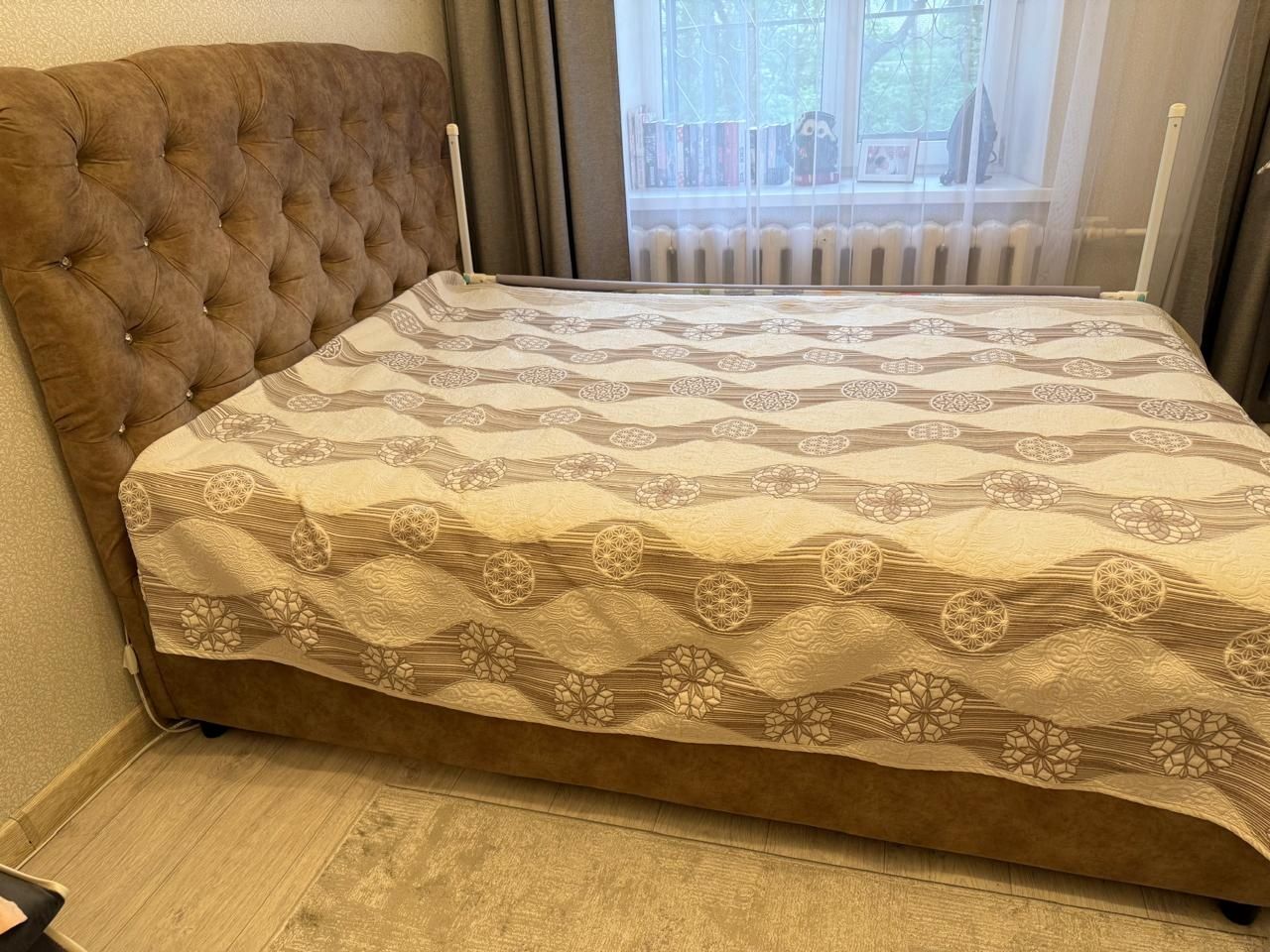 Кровать с матрасом без механизма