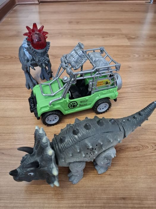 Set de 2 dinozauri si mașinuță