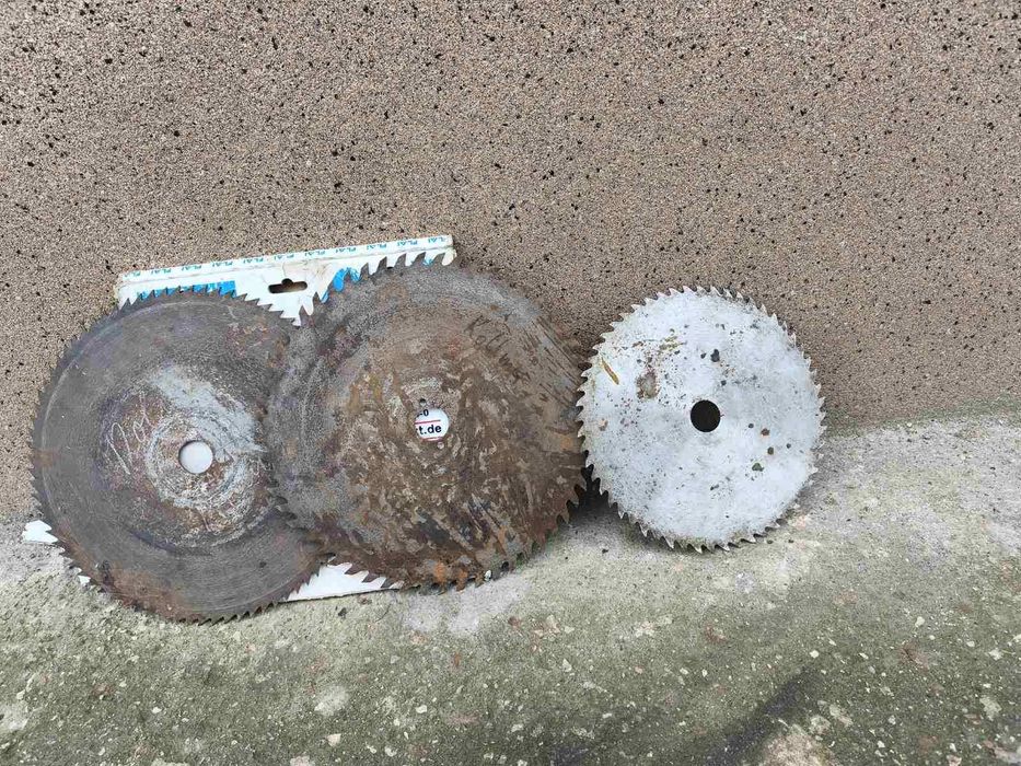 Дискове за циркуляр 300мм-2бр и 250мм