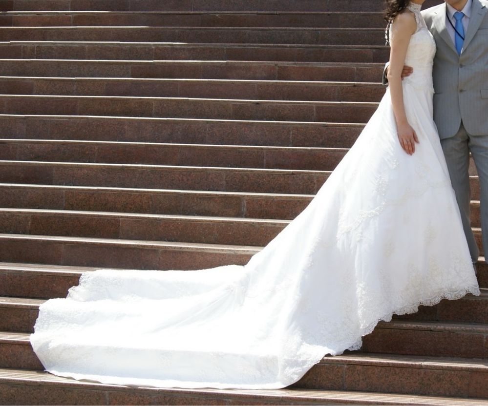 Продам свадебное платье со шлейфом, Италия