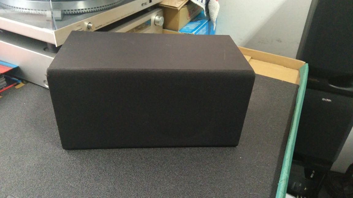 Subwoofer activ și boxa centrala Universum