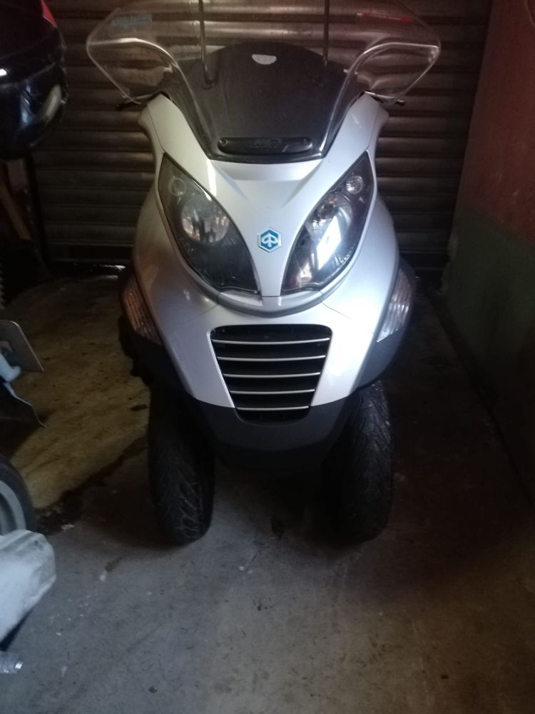 Scuter 3 roti Piaggio MP3