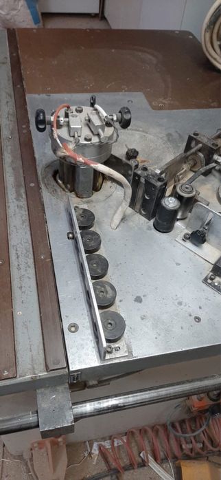 Vând masina aplicat cant