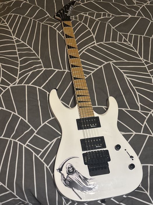 Продавам електрическа китара Jackson модел JS-32 Dinky