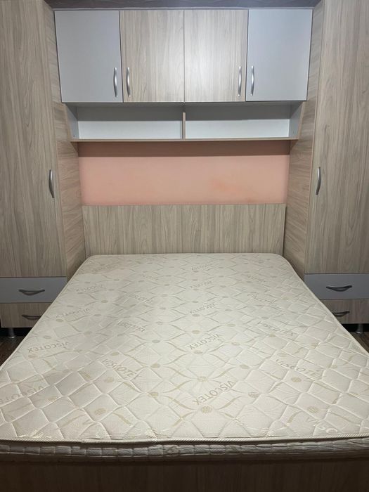 Dormitor pat și ancadrament