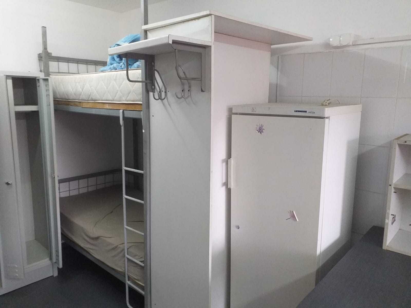 Inchiriem dormitoare pentru muncitori in camere cu patru / sase paturi
