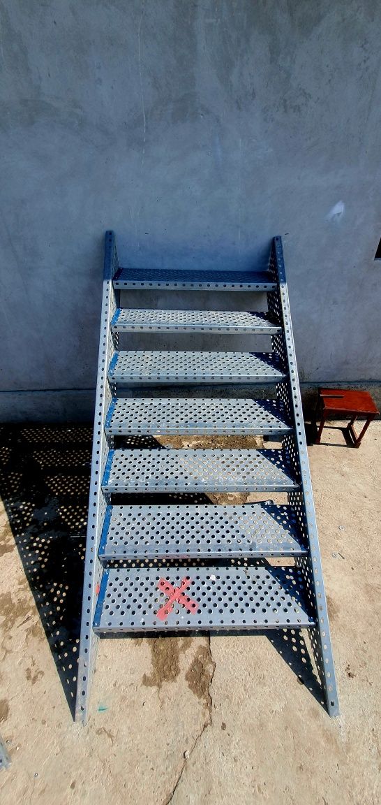 Scari zincate 75x27cm 13 trp