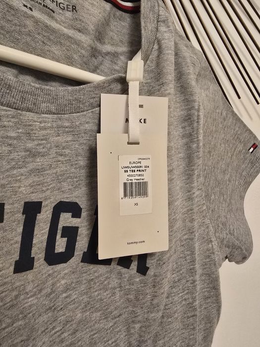 Tricou Tommy Hilfiger original, nou cu eticheta