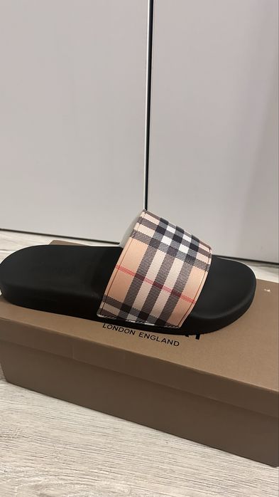 Мъжки burberry чехли номер 43 НОВИ