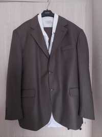 Продам 2 костюма серый и коричневый большого размера  на 62 размер