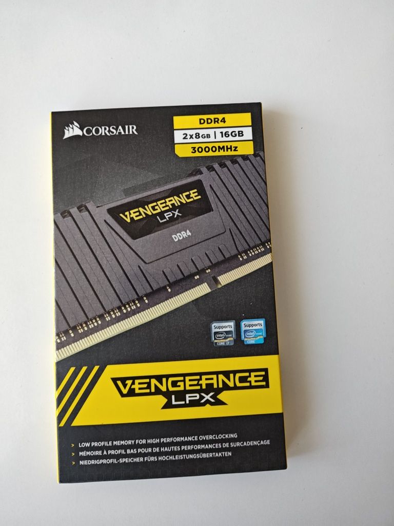 Memorii RAM Corsair 3000 MHz CL15