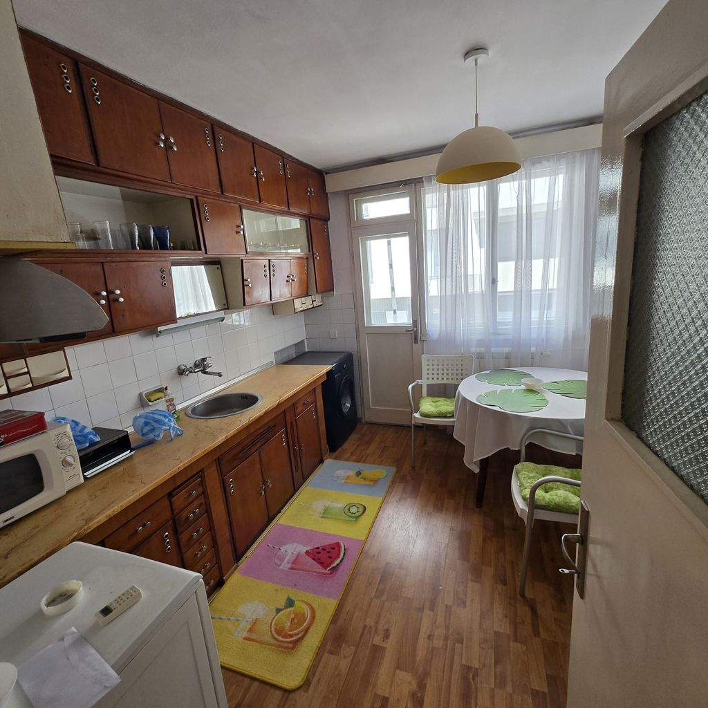 Продава се Четиристаен апартамент в Плевен, Идеален център - 120 кв.м за 1417 €/кв.м - Снимка #1