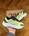 Yeezy 700 MNVN Phosphore