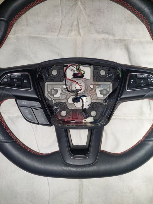 Unicat/Nou! Volan focus ST cu Incalzire/pilot ford kuga,c-max,ecosport