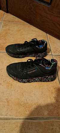 Vand adidasi skechers