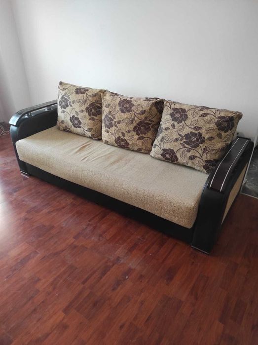 Canapea Extensibila cu Spatiu Depozitare si Perne