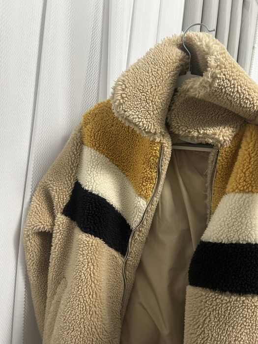 Чисто ново пухено меко яке bershka. Не е носено, много топли и удобно