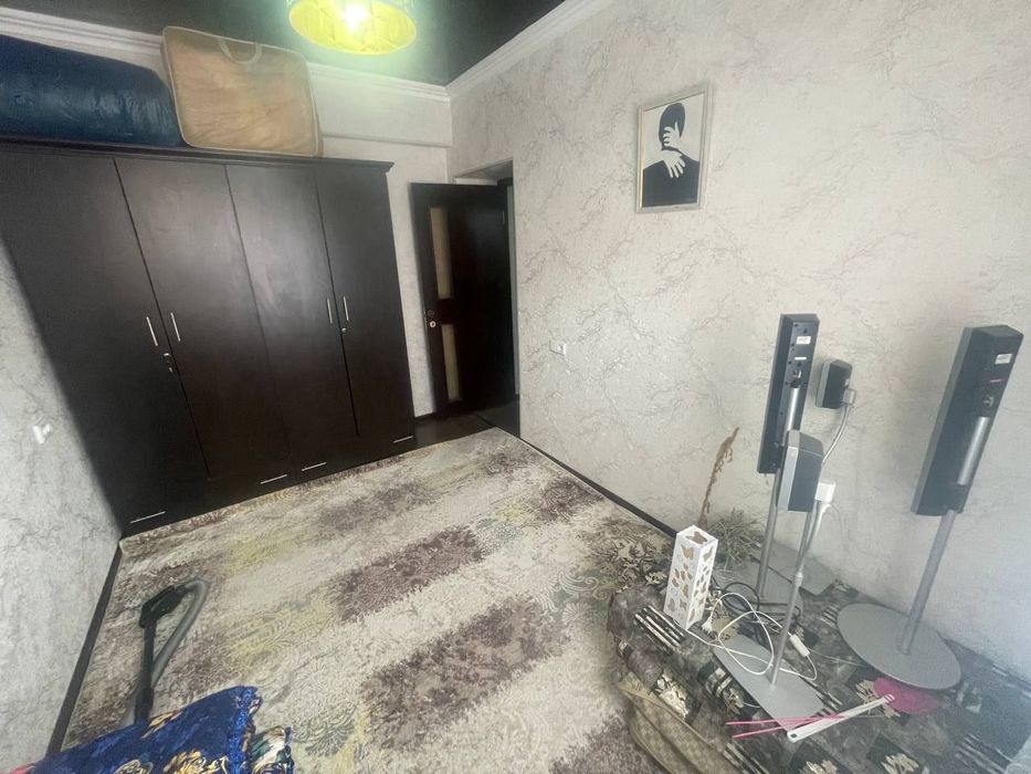 2 xonali kvartira sotiladi