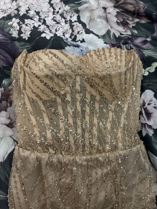 Официална бляскава рокля