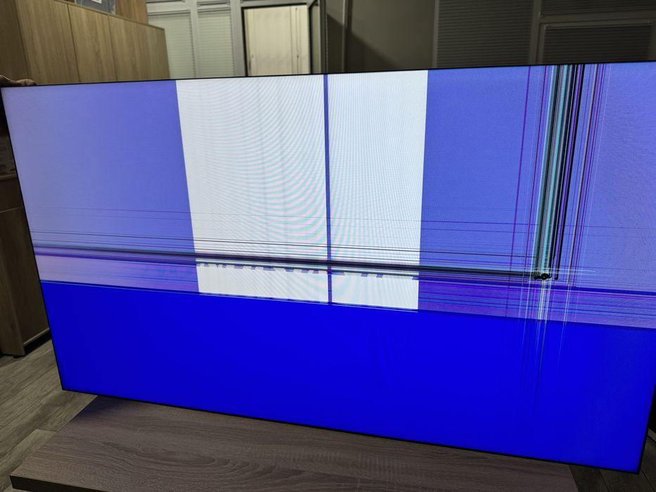 Продается сломаный экран хиквижион