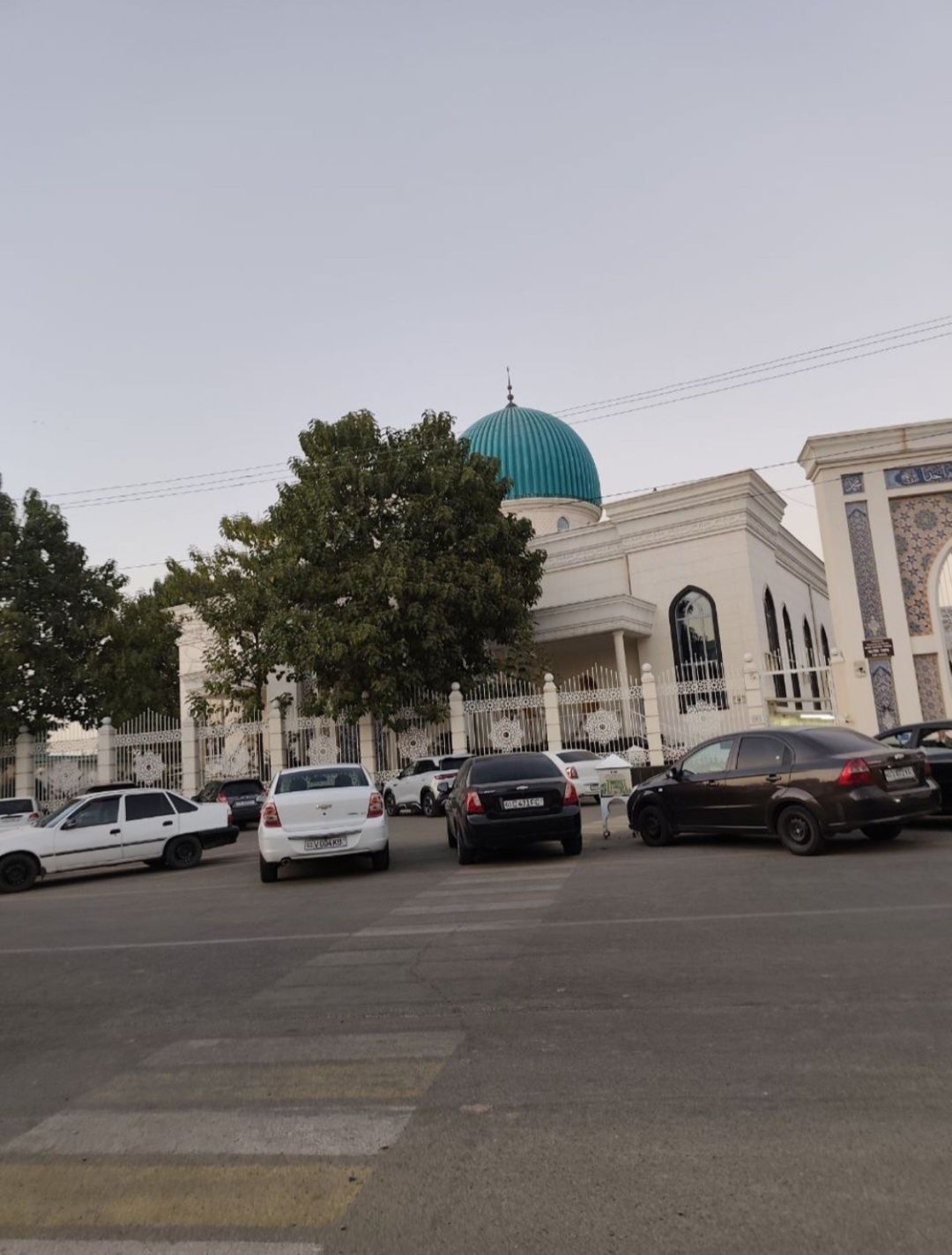 Qorasuv 6 avayhon maxalla masjid torisida 9 etajni dom 3 xona sotiladi