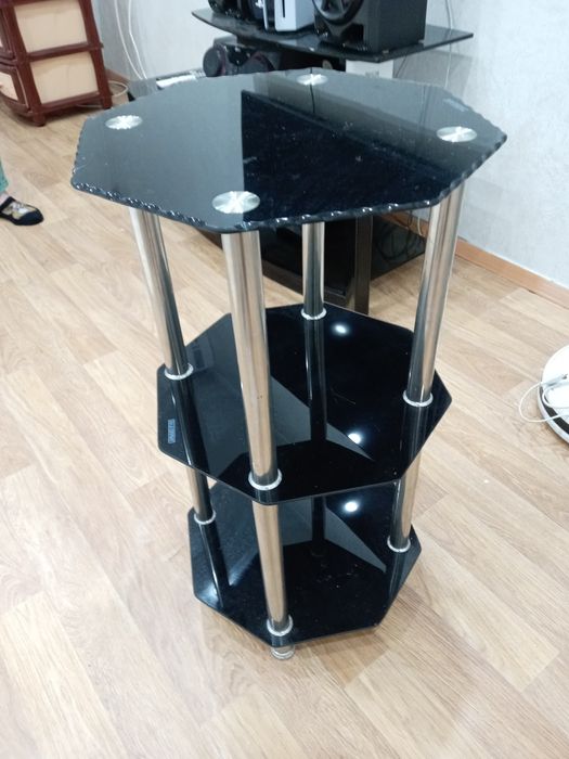 Продам столик журнальный