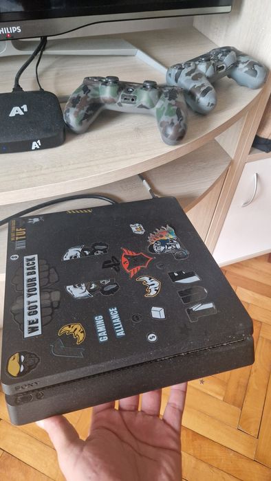 Play station 4 slim