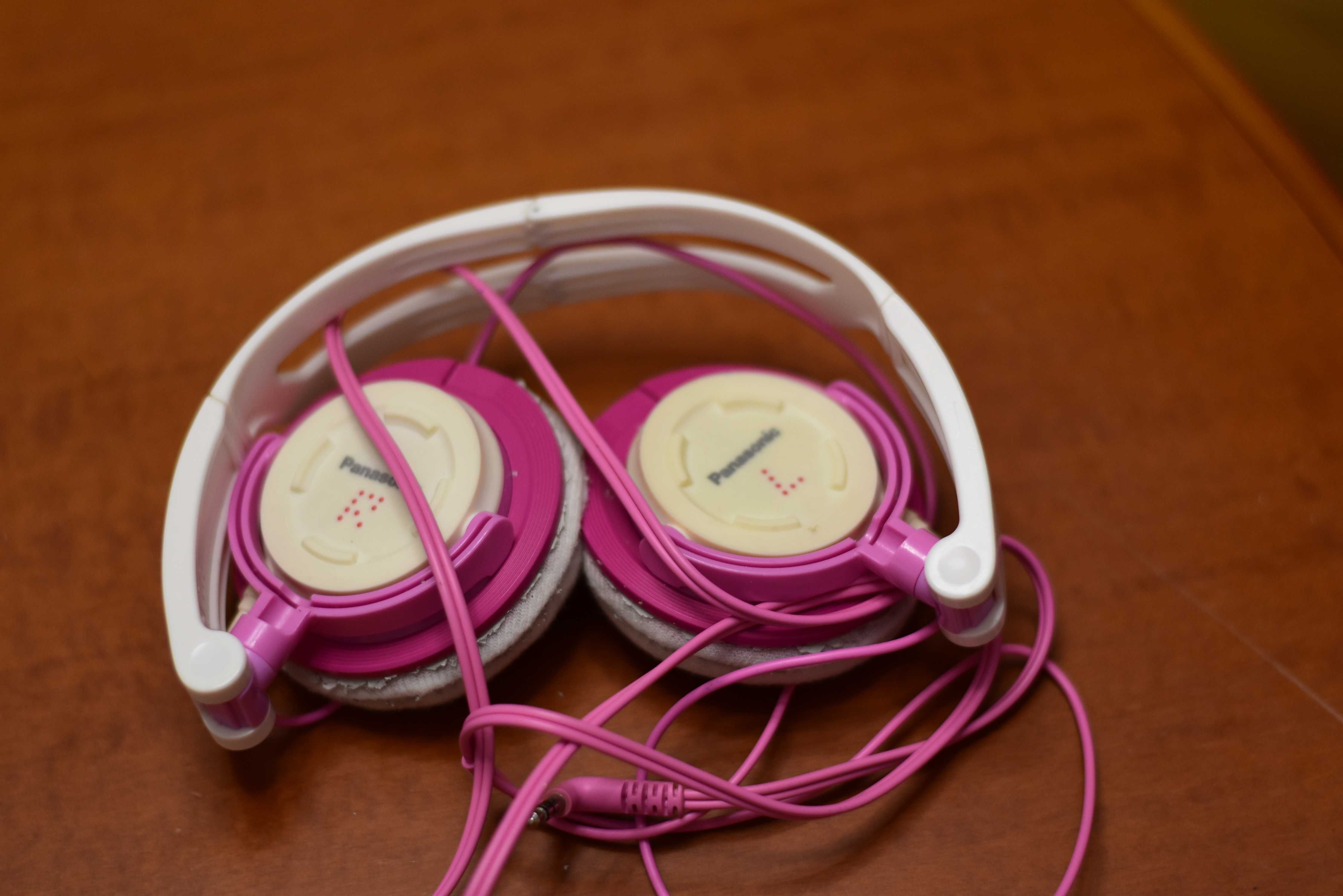 Розови слушалки panasonic с кабел