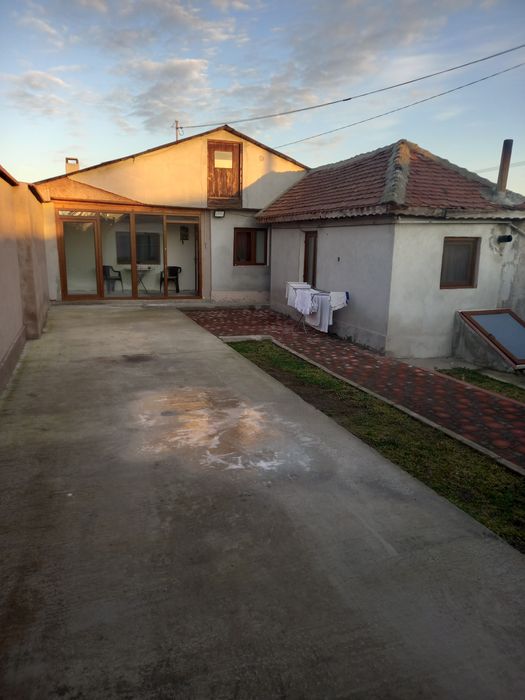 Vând/ schimb cu apartament casa