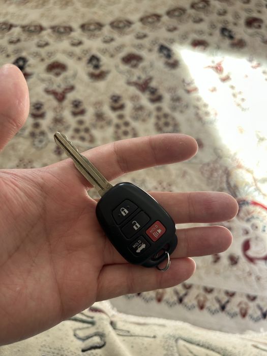 Ключ оригинальный от Тойота Камри 50