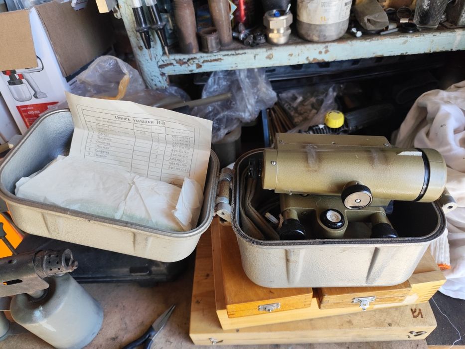 Продам нивелир,штатив и рейку