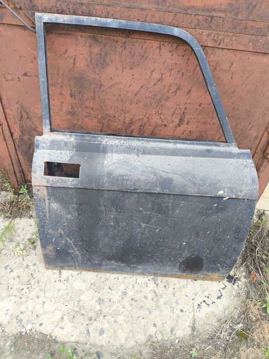 Продам дверь на москвич 2140