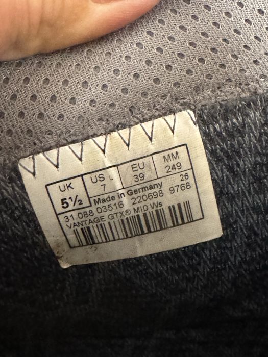 Оригинални кожени високи обувки Lowa Gore -Tex ! 39 н