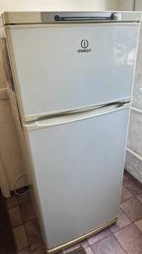 Продается холодильник Индезит