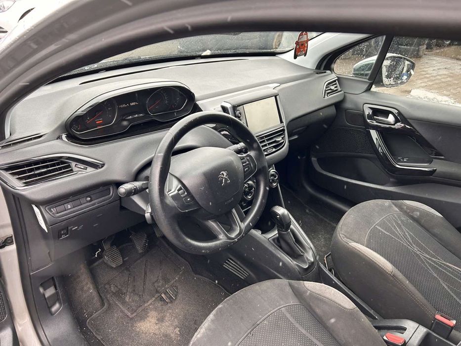Peugeot 208 1.2VTI/82hp/2013г.На части