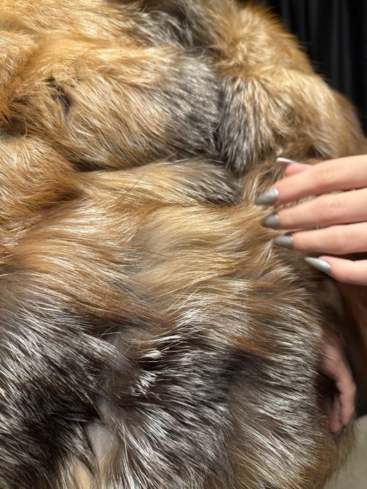 Blanuri naturale din vulpe polara si din nurca tunsa cu vizon