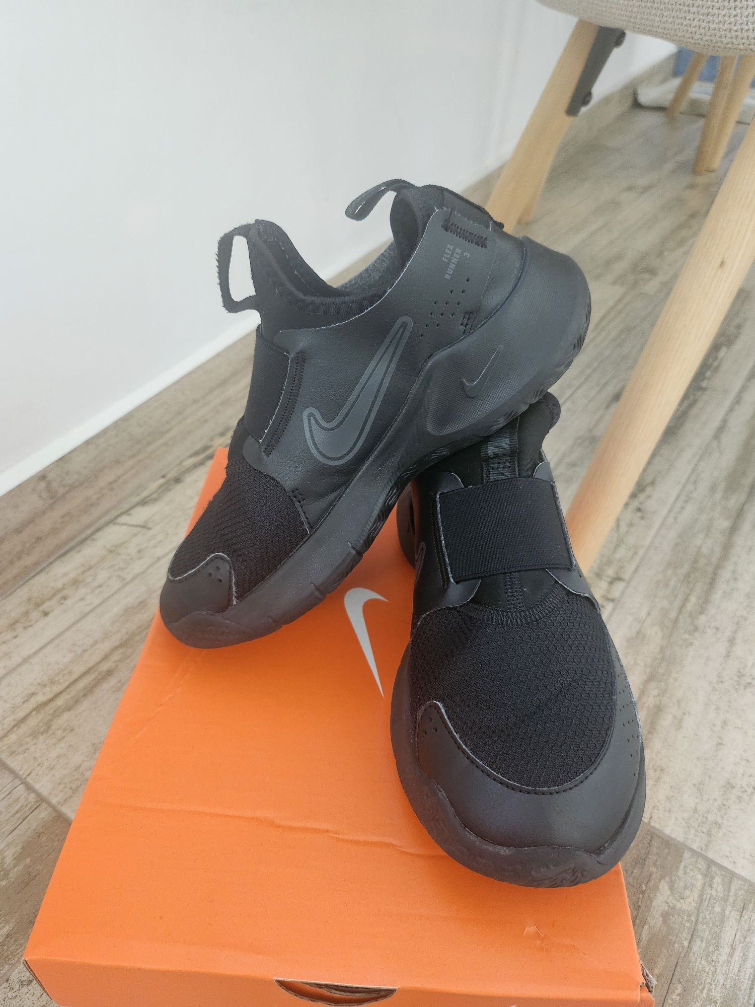 Черни и розови маратонки Nike размер 36