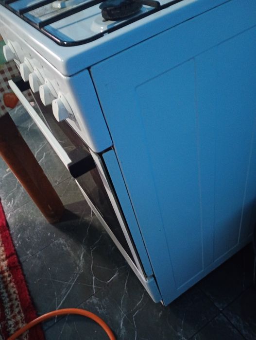 Vând frigider/aragaz(butelie)