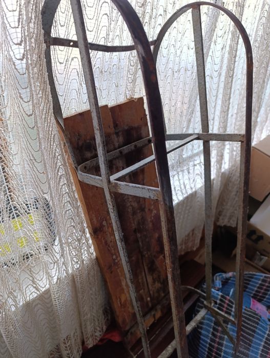 Vând sanie din fier