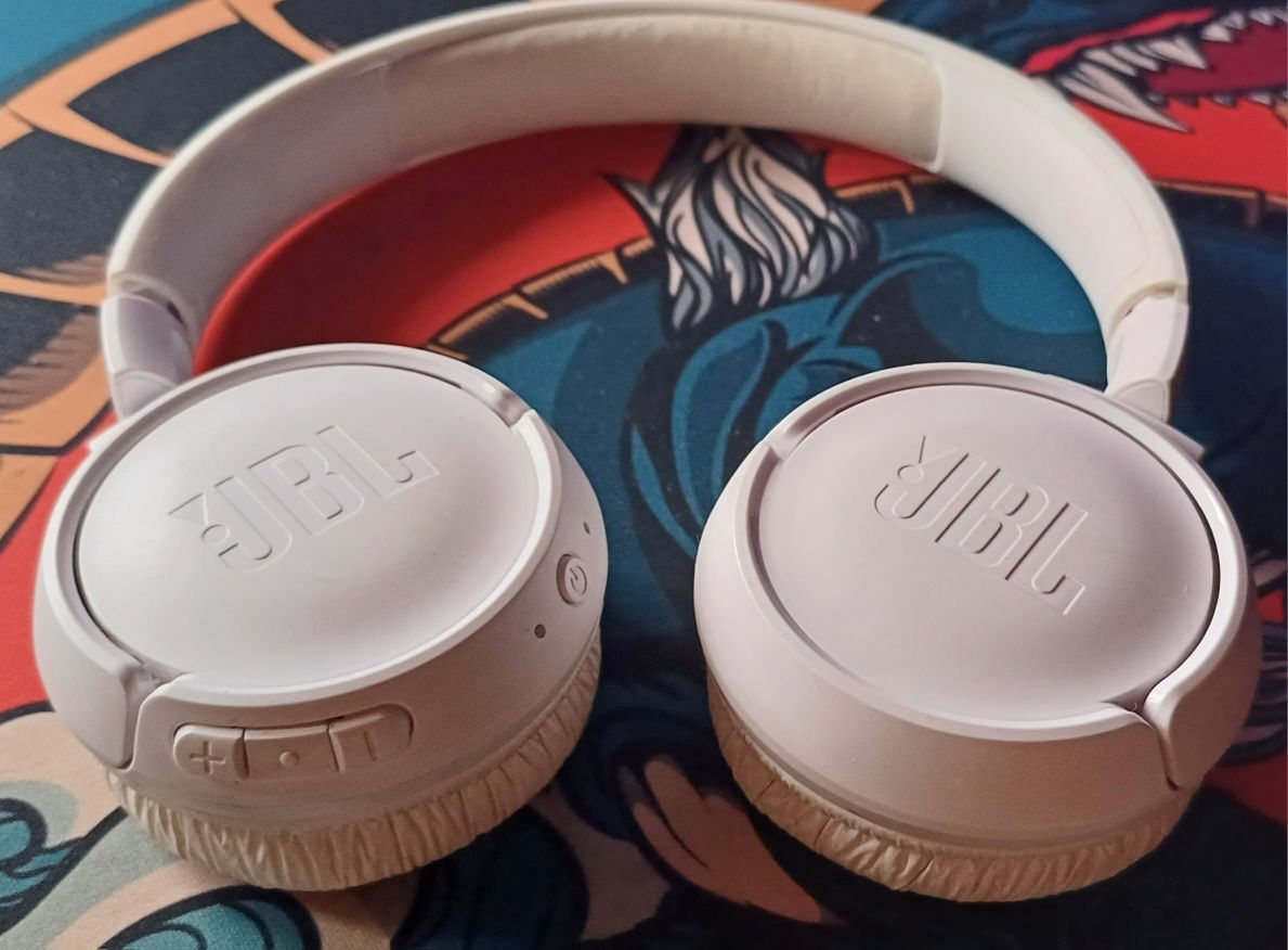 Продам наушники JBL