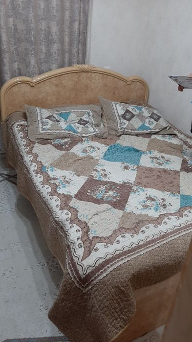 Продам 2х спальную кровать с матрасом. 200×22022