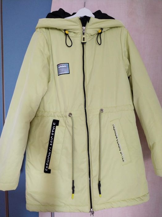 Продам демисезон куртки на девочку рост 140